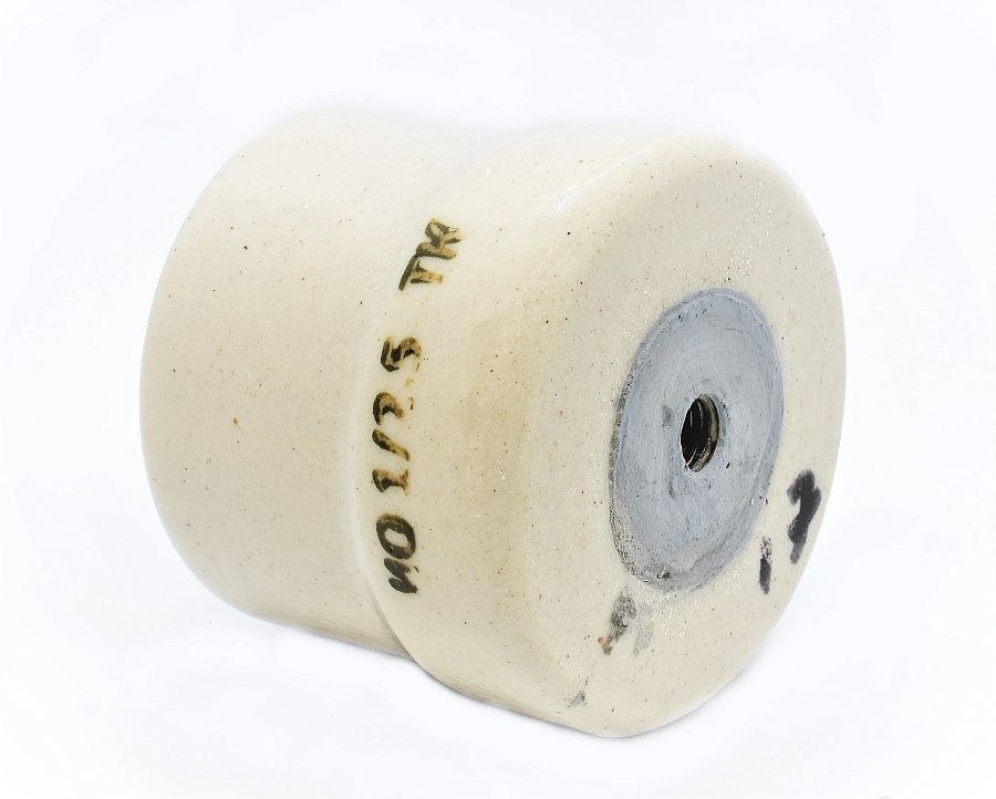 изолятор ио-1-2,50у3 d70х60мм (отверстия: 2хм10) 