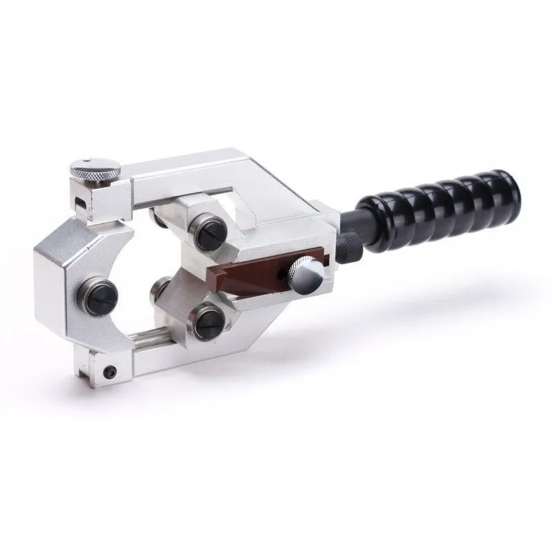 инструмент ксп-65 для разделки кабелей из сшитого полиэтилена (квт) 2 в 1: снятие изоляции и полупроводящего экрана диам. 40–65мм, 2 запасных ножа в комплекте, плавная настройка по глубине среза, 6 прижимных роликов 